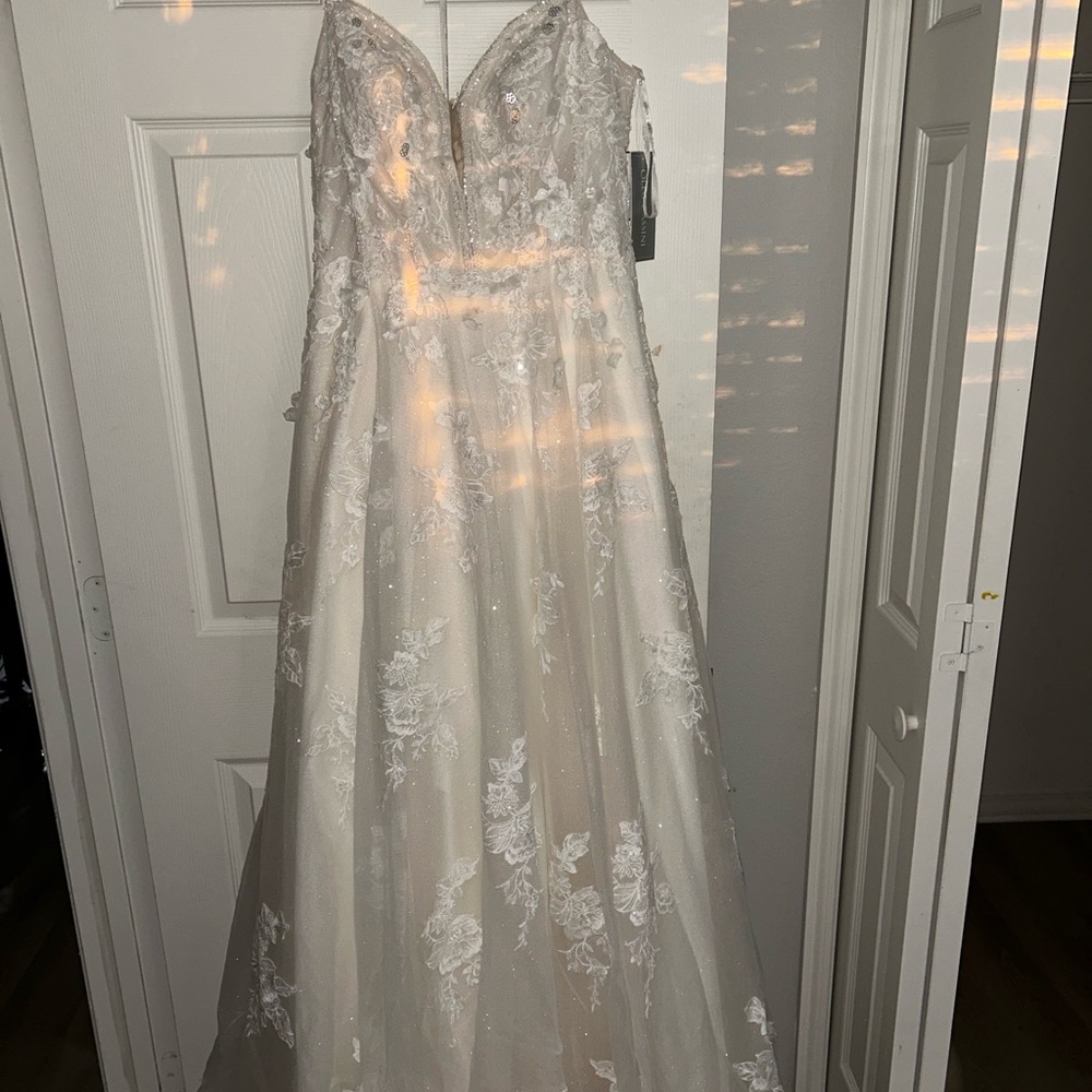 Oleg Cassini White Lace Wedding Dress